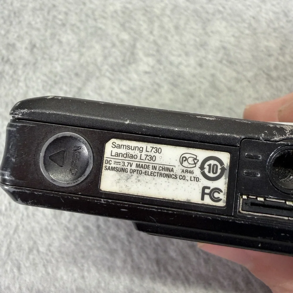 Samsung L730 Digital Camera 7.2MP 3x Zoom Parts Only Untested